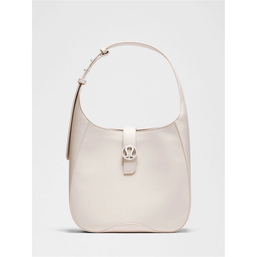 SOLD OUT Lululemon leather alternative 8 L shoulder bag cashew cream silver